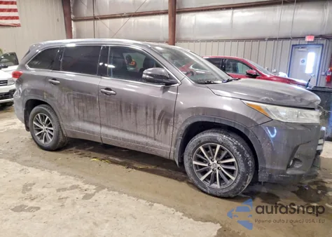 2017 Toyota Highlander Se z USA, uszkodzony, nr VIN 5TDJZRFH3HS372212